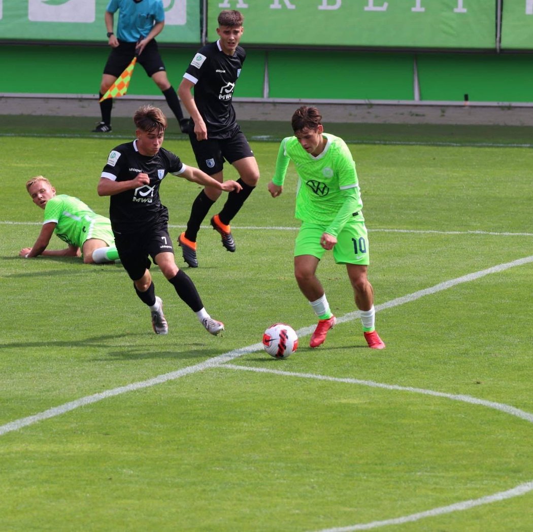 Český talent Lukáš Ambros v dresu Wolfsburgu