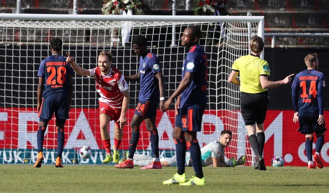 Martin Hašek poprvé skóroval za Würzburger Kickers. Přispěl k výhře 3:2 nad Hamburkem