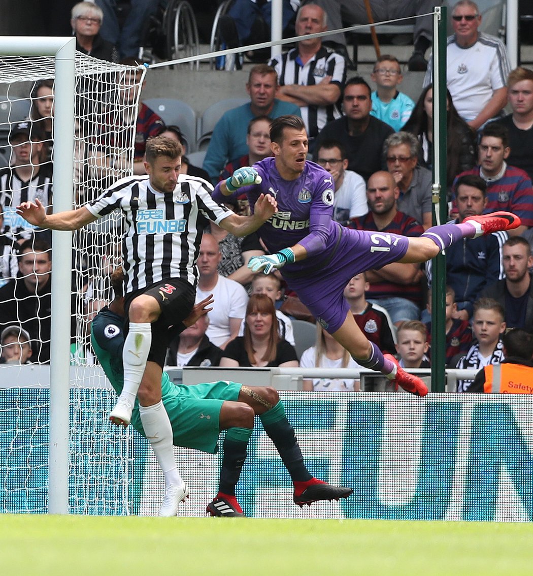 Brankář Martin Dúbravka během zápasu 1. kola Premier League proti Tottenhamu