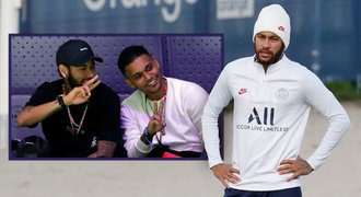 Neymar se vrací po zranění, naštval kouče. Co dělal místo tréninku?