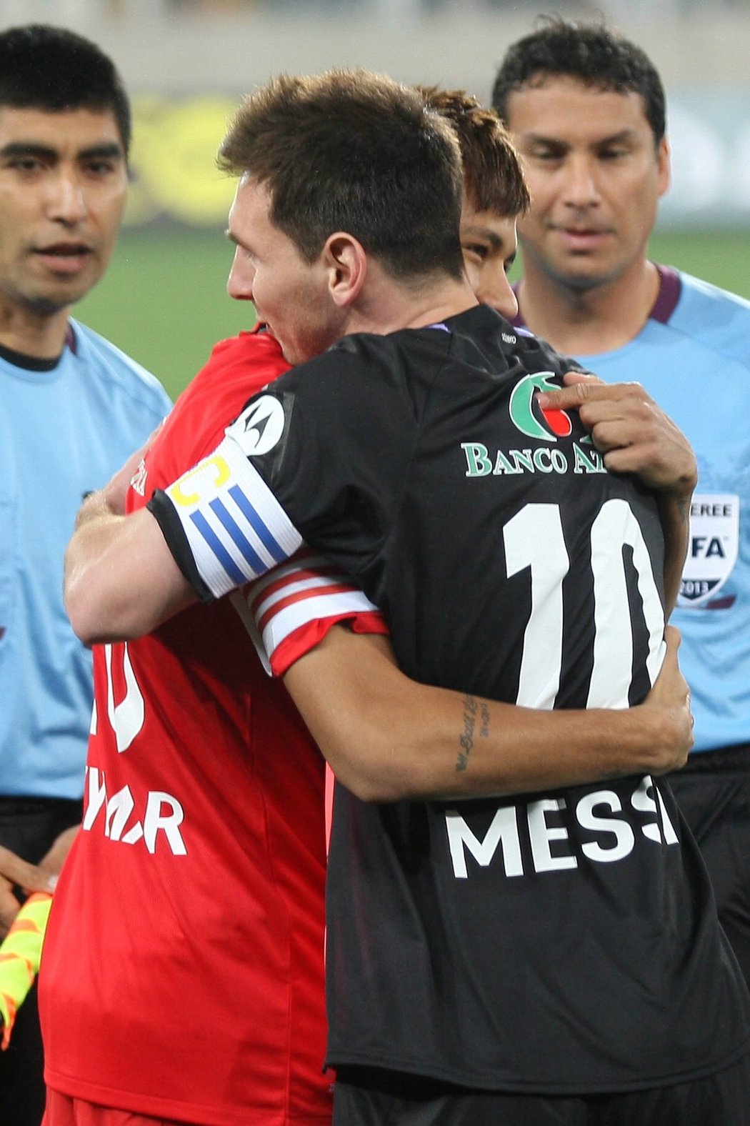 Přátelský zápas i přátelská gesta. Messi sice Neymarův tým porazil, na spolupráci v dresu Barcelony se ale už teď těší
