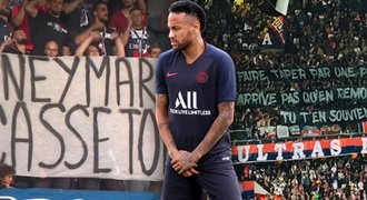 Neymare, ty z*****syne. Hvězdu PSG vyhánějí vlastní fanoušci