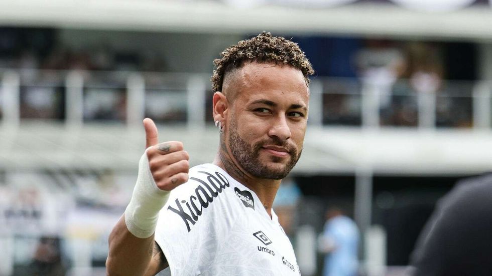 Neymar pomohl zachránit Santos v nejvyšší brazilské soutěži navdzory zranění kolene
