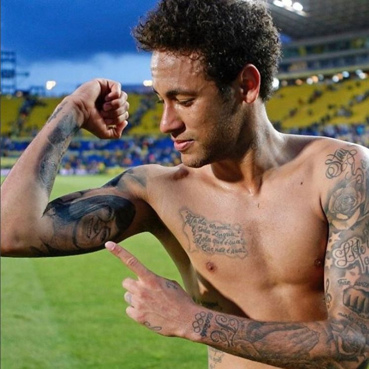 Neymar ukázal tetování, na Den matek ho věnoval své mámě Nadine