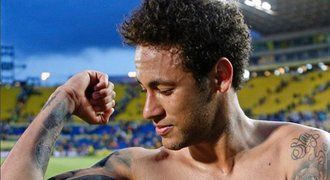 Neymar se pochlubil novým tetováním. Svaly mu zdobí žena jeho života!