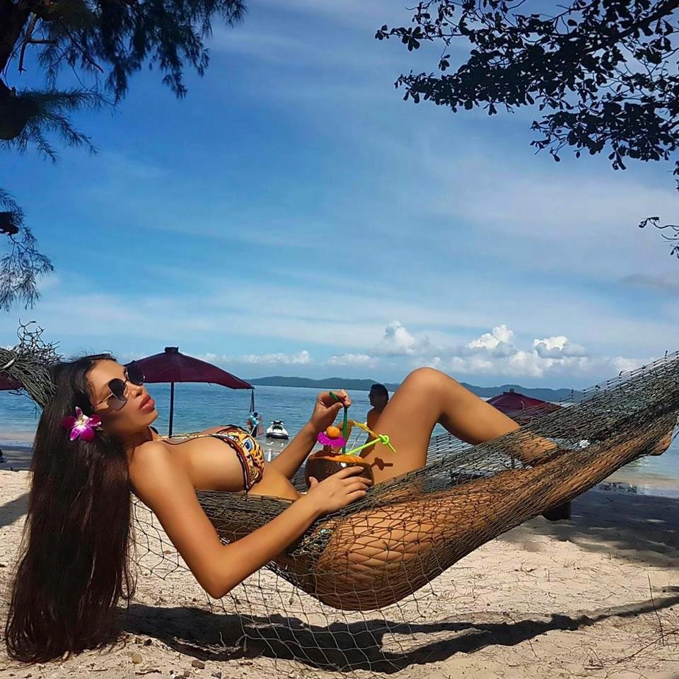 Bývalá Neymarova přítelkyně, srbská modelka Soraja Vučeličová, se na sociálních sítích chlubí hodně peprnými fotkami.