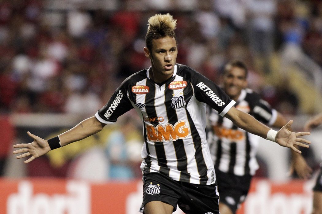 Brazilec Neymar stále zůstává věrný Santosu a do Evropy se nijak nehrne
