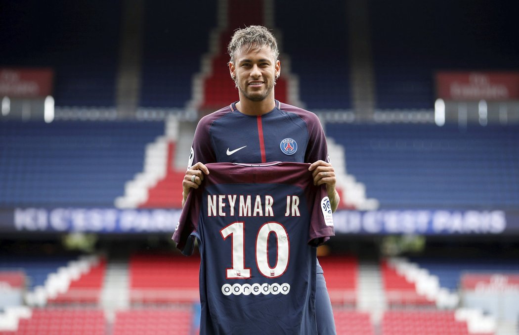 Neymar přestoupil do PSG