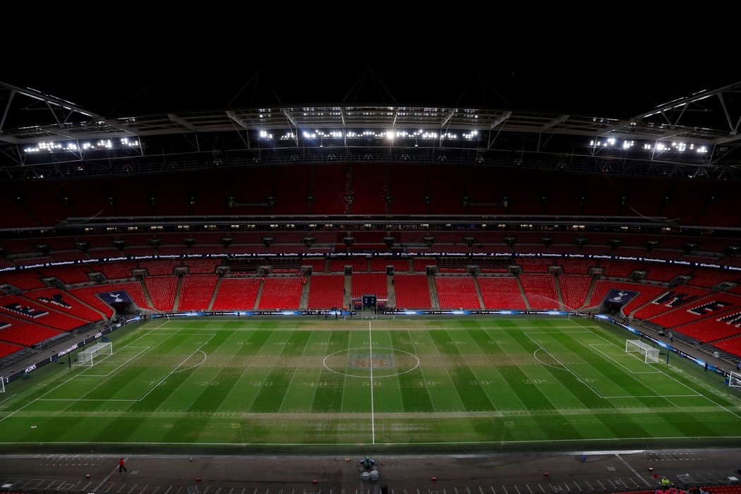 Hrací plocha ve Wembley dostala zápasem NFL hodně zabrat a na zápas Premier League mezi Tottenhamem a Manchesterem City nebyl v optimálním stavu