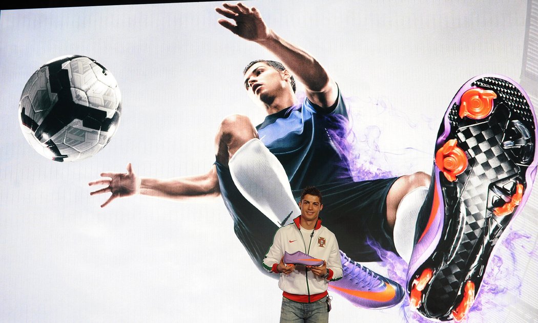 Cristiano Ronaldo a nové kopačky Nike Mercurial Vapor SuperFly II