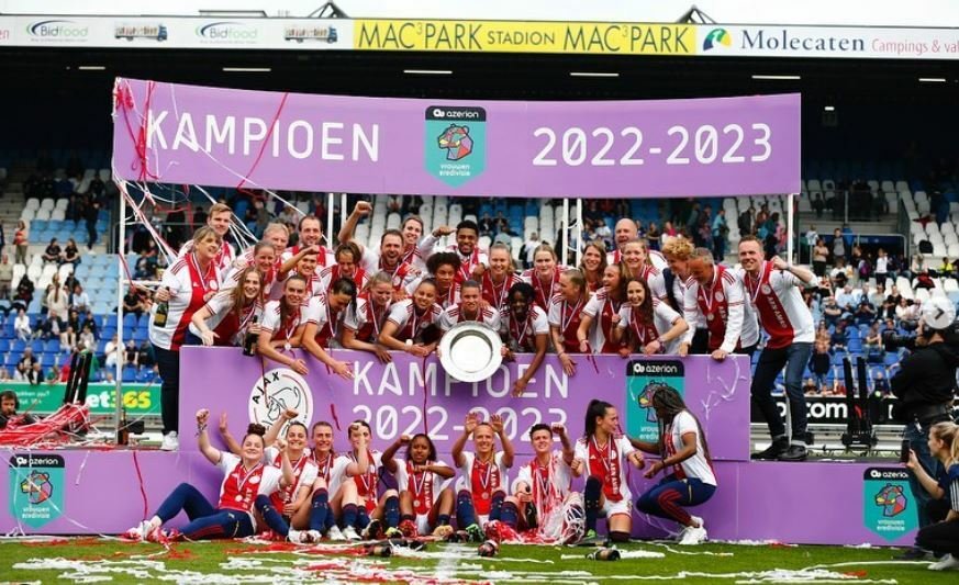 Fotbalistky Ajaxu Amsterdam získaly mistrovský titul, veřejnou oslavu si ale neužijí