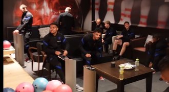 Nizozemci vyrazili na bowling. Dobrá nálada a vtípky, objev byl nejhorší