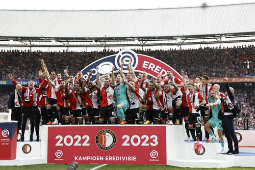 Feyenoord Rotterdam slaví zisk mistrovského titulu, k němuž výrazně přispěl i exsparťan Dávid Hancko Feyenoord Rotterdam slaví zisk mistrovského titulu, k němuž výrazně přispěl i exsparťan Dávid Hancko