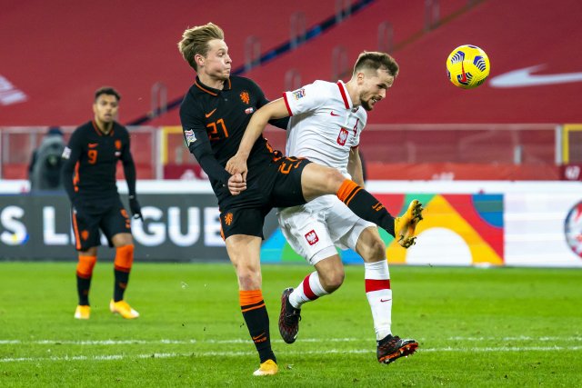 Frenkie de Jong v zápase Nizozemska s Polskem