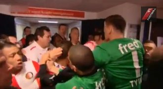 VIDEO: Nizozemští reprezentanti se po šlágru ligy poprali