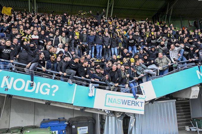 Kdo neskáče a pak... Tribuna se zřítila. Hájek byl u toho: Šok, lekli jsme se Kdo neskáče a pak... Tribuna se zřítila. Hájek byl u toho: Šok, lekli jsme se