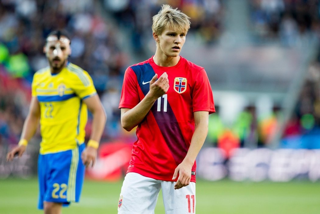 Martin Ödegaard v základní sestavě Norska.