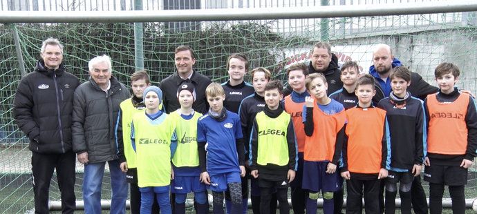 Vladimír Šmicer se jel podívat na fotbalové talenty v Děčíně, kde působil v mládeži