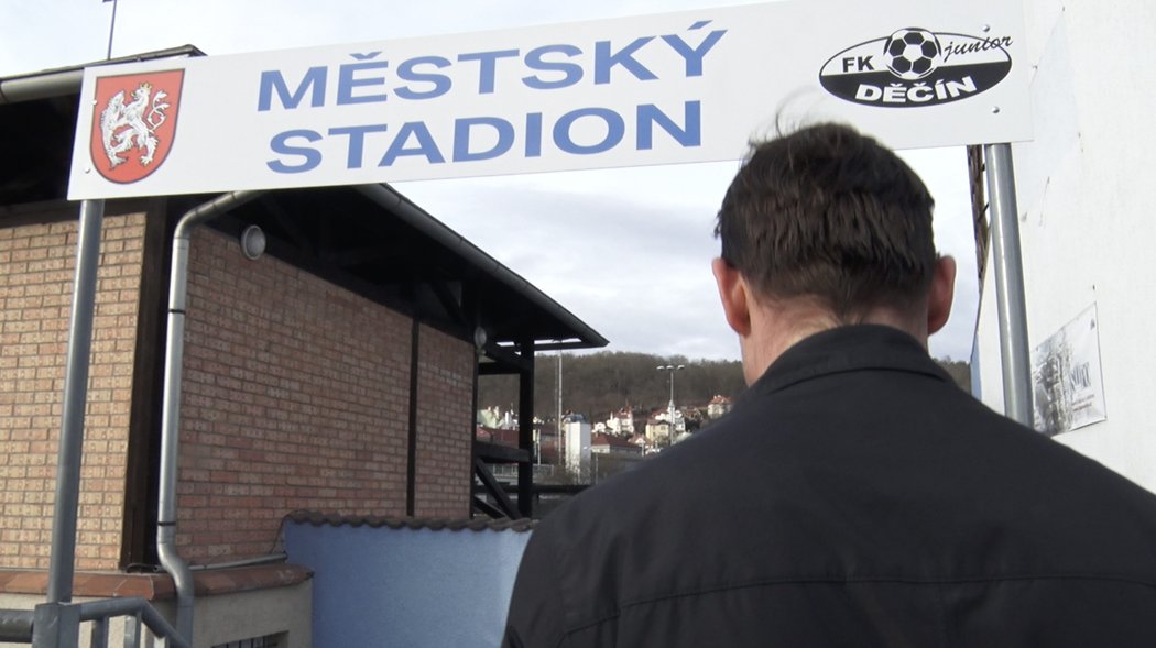 Legendární český fotbalový reprezentant Vladimír Šmicer na stadionu v Děčíně