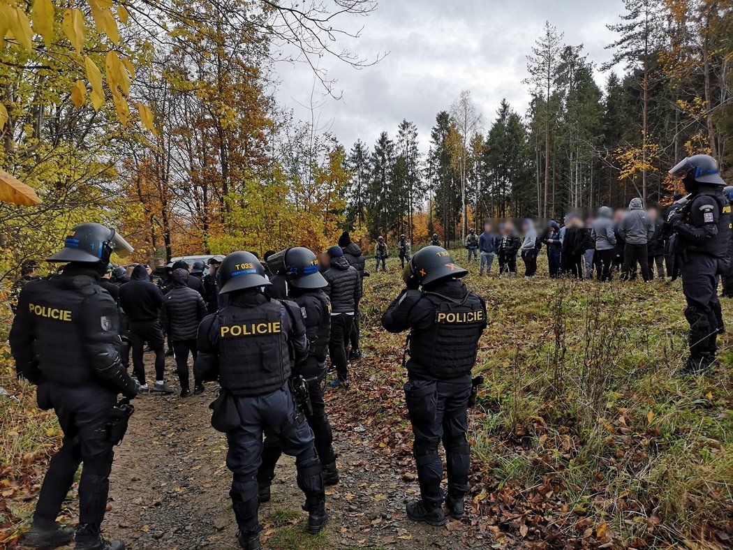Policisté na Novojičínsku zabránili konfliktu polských fotbalových chuligánů