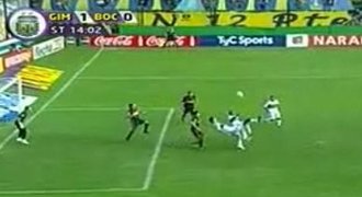 VIDEO: Dvoj-nůžky. Neuvěřitelný gól v argentinské lize