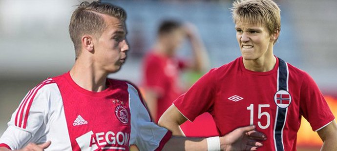 Martin Ödegaard (vpravo) je nejmladší fotbalista, co kdy nastoupil za norskou reprezentaci.