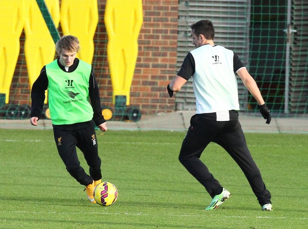 Martin Ödegaard, velký talent z Norska, na tréninku Liverpoolu