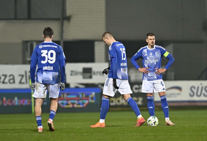 Kritický Kliment po debaklu: Neakceptovatelné! Po podpisu smlouvy snáší porážky hůř Kritický Kliment po debaklu: Neakceptovatelné! Po podpisu smlouvy snáší porážky hůř