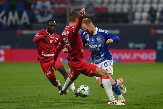 ONLINE: Olomouc - Pardubice 0:1. Lurvink poslal hlavou hosty do vedení ONLINE: Olomouc - Pardubice 0:1. Lurvink poslal hlavou hosty do vedení