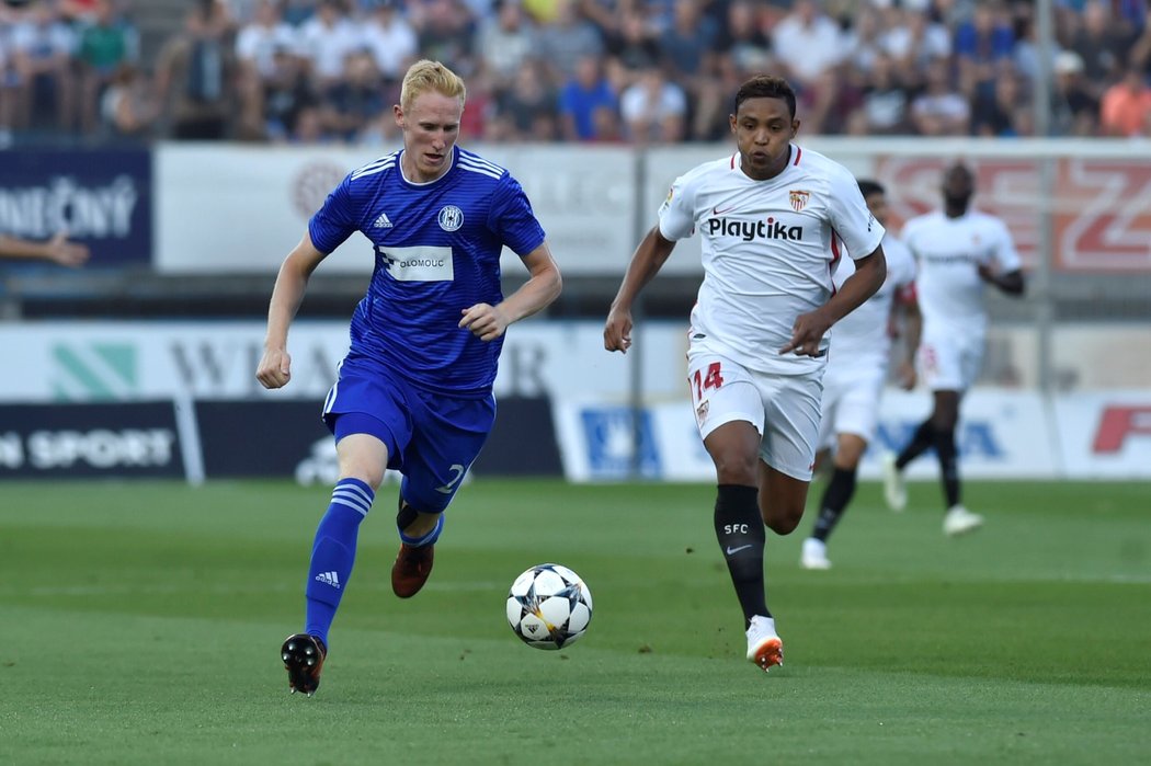 Běžecký souboj olomouckého Václava Jemelky a Luise Muriela ze španělské Sevilly