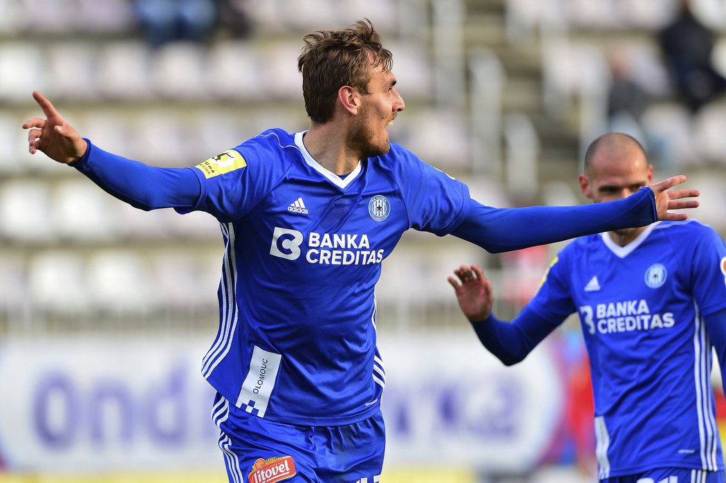 Fotbalisté Olomouce vybojovali na hřišti Žižkova cennou výhru