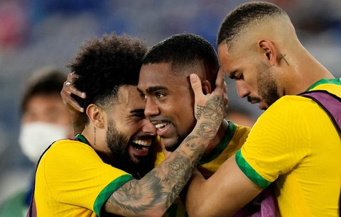 Fotbalisté Brazílie obhájili v Tokiu zlaté olympijské medaile