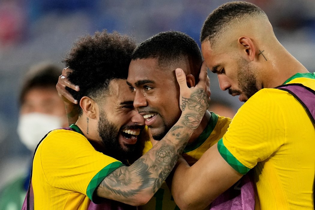 Fotbalisté Brazílie obhájili v Tokiu zlaté olympijské medaile