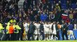 Hromadná strkanice mezi hráči a fanoušky Olympique Lyon