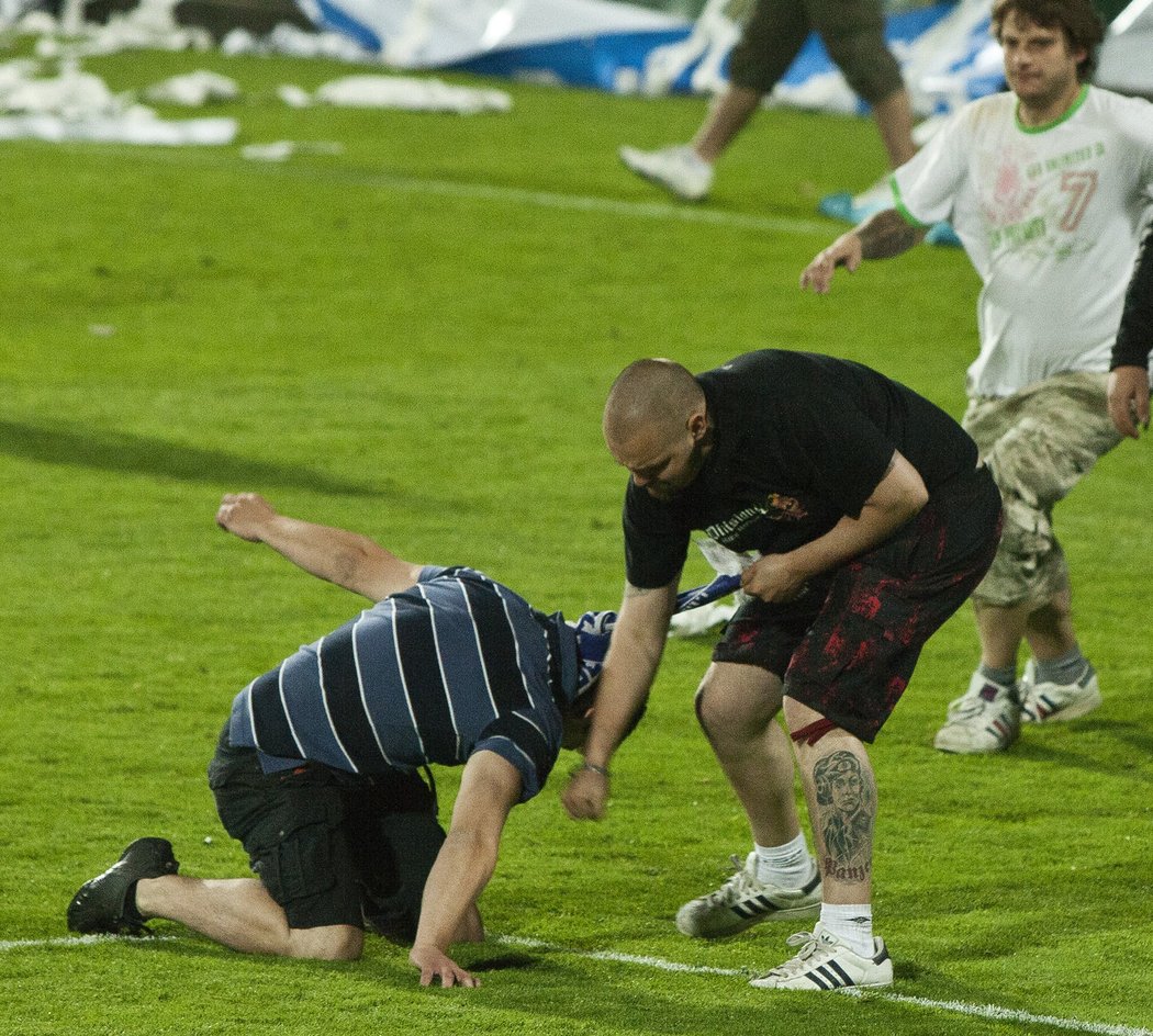 Brutalita některých hooligans neznala mezí