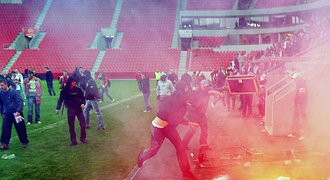 Policie pátrá po dvaceti fanoušcích Slavie