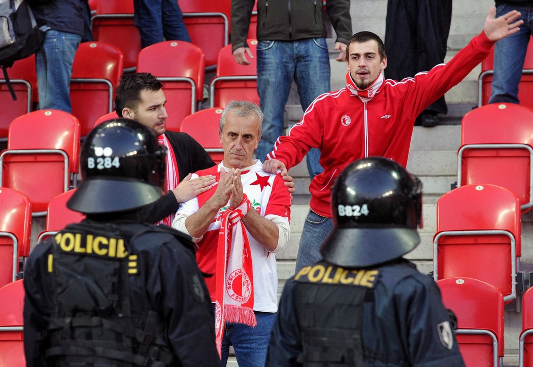 Ve tvářích věrných slávistů se zračilo čiré zoufalství