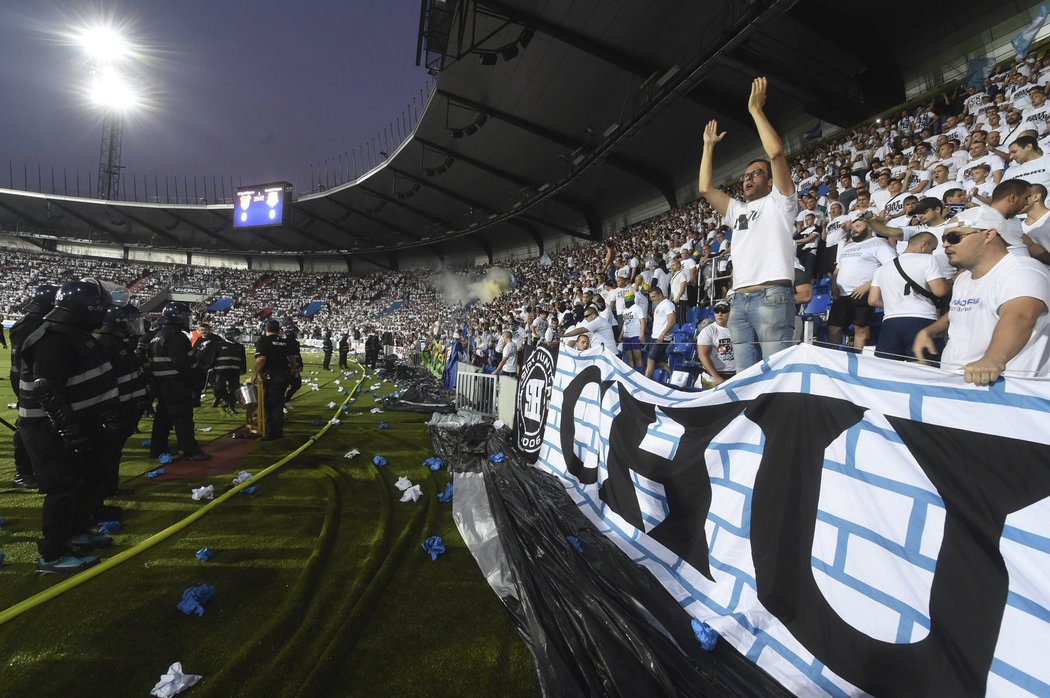 Ostravští chuligáni vtrhli na stadion, zasahovala ochranka