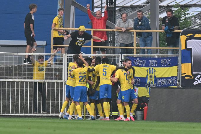 ONLINE: Opava - Karviná 2:0. Exligista hoří, Fleišman vyloučen! Čejka zvyšuje náskok ONLINE: Opava - Karviná 2:0. Exligista hoří, Fleišman vyloučen! Čejka zvyšuje náskok