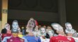 Prázdné tribuny na fotbale v Bělorusku vyplňují figuríny s fotkou fanoušků, kteří si koupili virtuální vstupenku