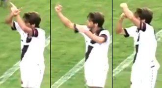 VIDEO: Sprosťák Juninho vzkázal fanouškům po zápase: Jste "jedničky"