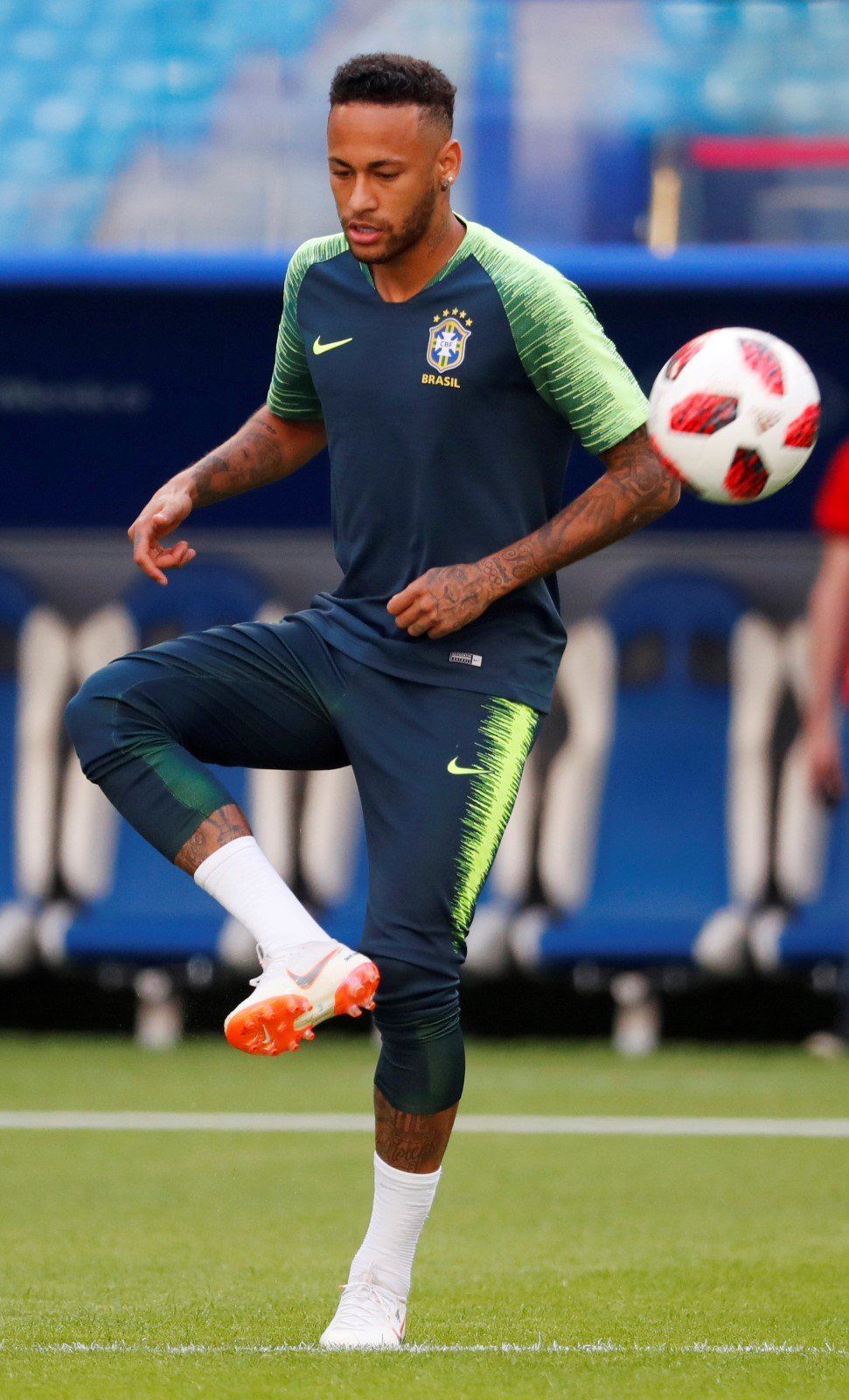 Neymar bez míče nedá ani ránu