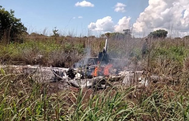 Čtyři hráči brazilského fotbalového klubu Palmas ze čtvrté ligy, prezident klubu a pilot zahynuli při havárii soukromého letadla, kterým letěli odděleně od zbytku týmu kvůli pozitivním testům na koronavirus.