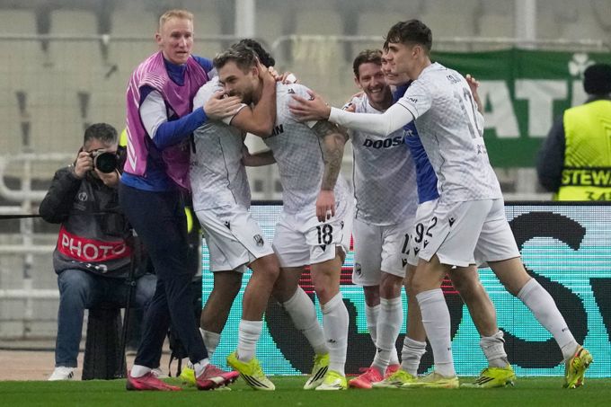 Panathinaikos - Plzeň 2:2. Viktoria je podeváté neporažená, slibný výsledek zařídil Ladra Panathinaikos - Plzeň 2:2. Viktoria je podeváté neporažená, slibný výsledek zařídil Ladra