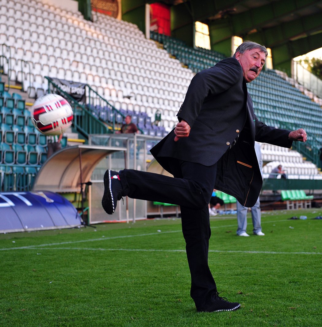 Antonín Panenka do Španělska kvůli chybě pracovníka na letišti neodletěl