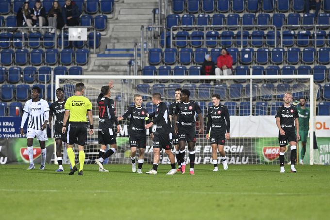 MOL Cup ONLINE: Slovácko - Pardubice 1:2. Gólový úvod! Postupy Hradce, Boleslavi i Plzně MOL Cup ONLINE: Slovácko - Pardubice 1:2. Gólový úvod! Postupy Hradce, Boleslavi i Plzně