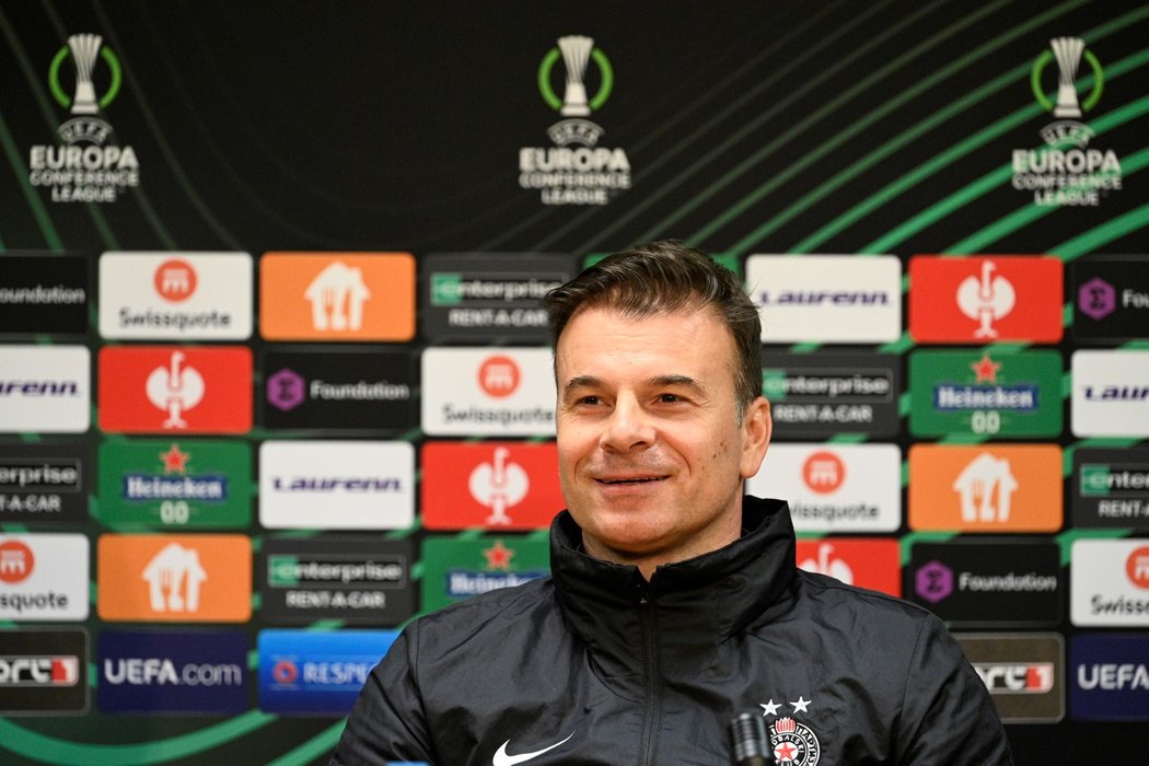 Trenér Partizanu Aleksandar Stanojevič