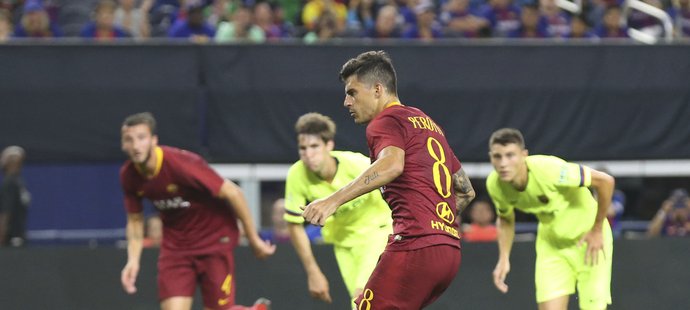Diego Perotti nařízenou penaltu bezpečně proměnil a AS Řím porazilo Barcelonu 4:2.