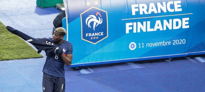 Paul Pogba v přípravném utkání Francie s Finskem zrovna neoslnil