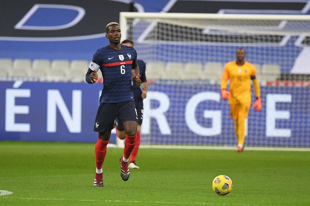 Paul Pogba v přípravném utkání Francie s Finskem zrovna neoslnil